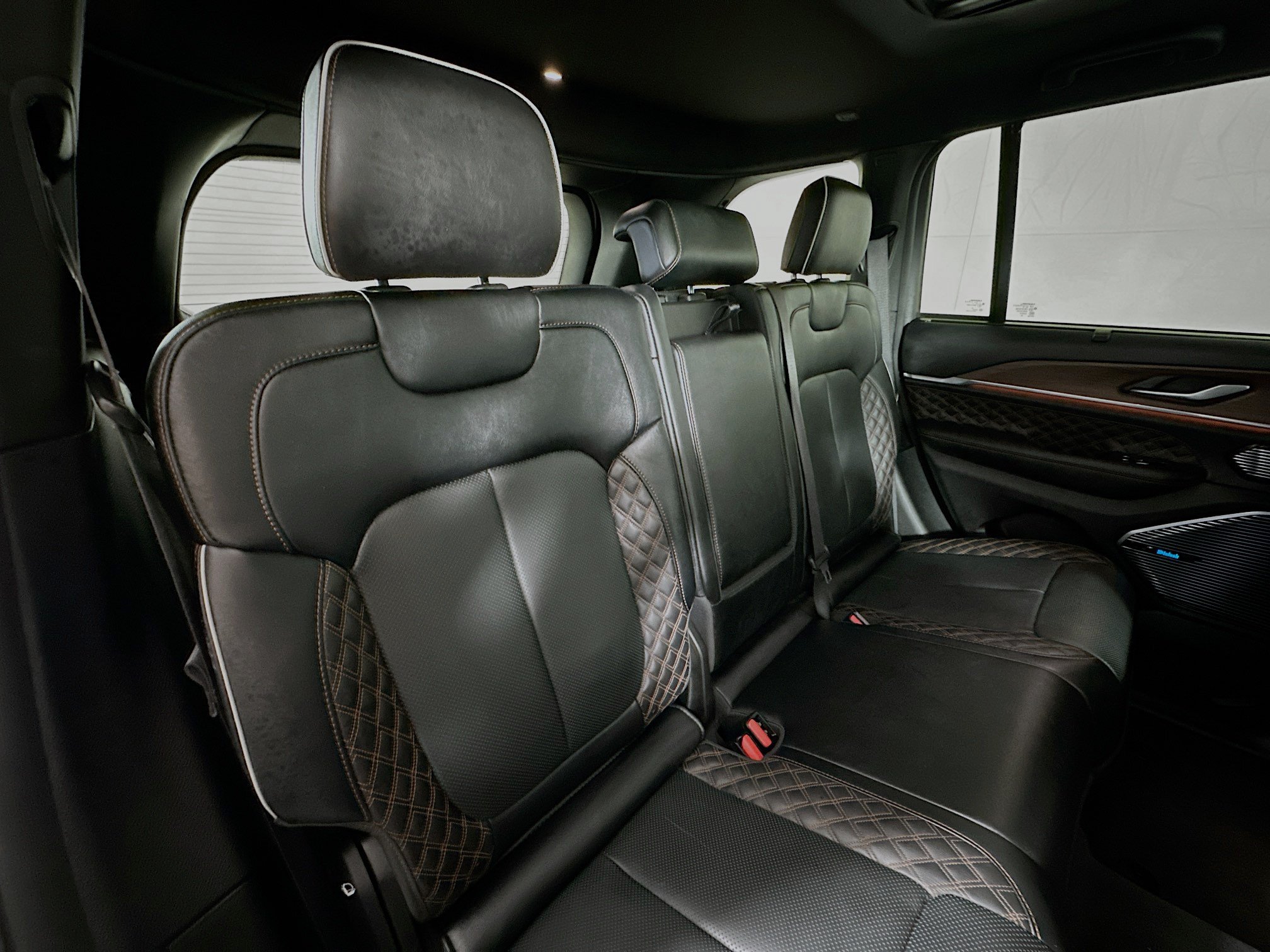 Used 2024 Jeep Grand Cherokee Summit w/ Adv Protech Group IV AWD/4WD image 28