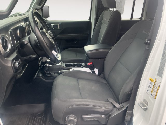 Used 2019 Jeep Wrangler Unlimited Sahara w/ Cold Weather Group AWD/4WD image 10
