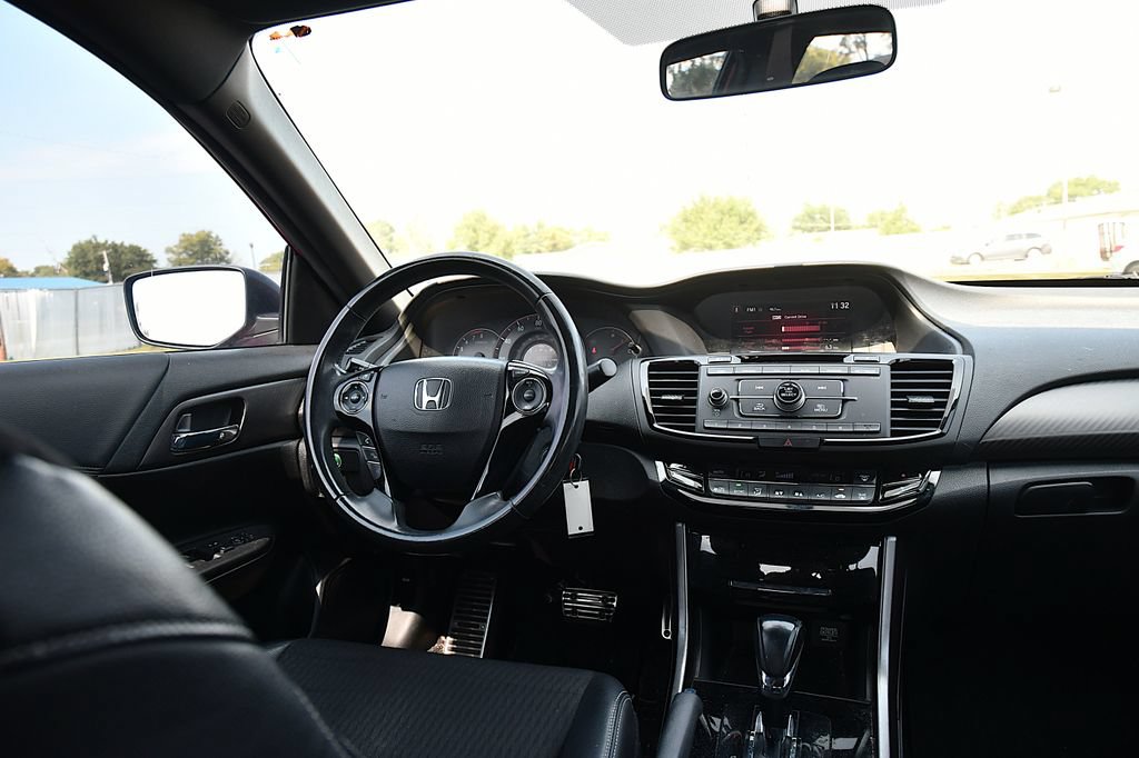 Used 2016 Honda Accord Sport image 19