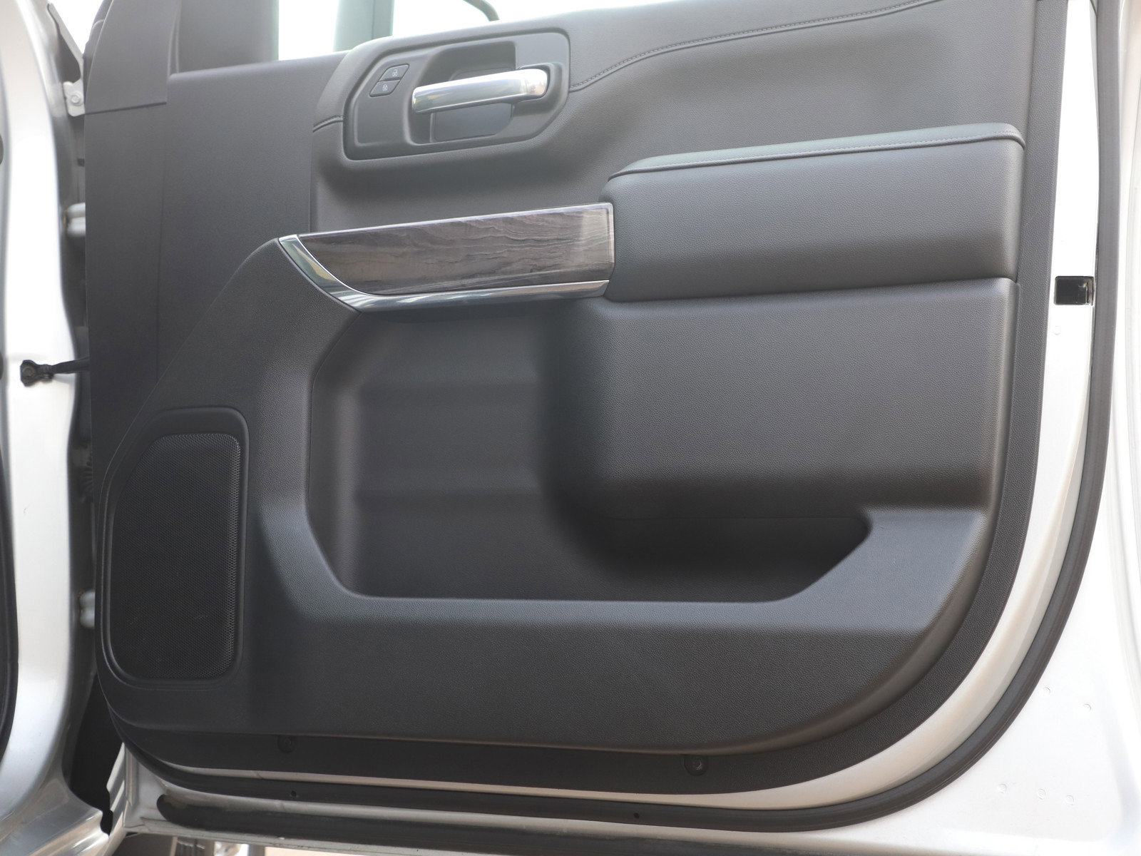 Used 2022 Chevrolet Silverado 3500 LTZ w/ LTZ Plus Package image 9