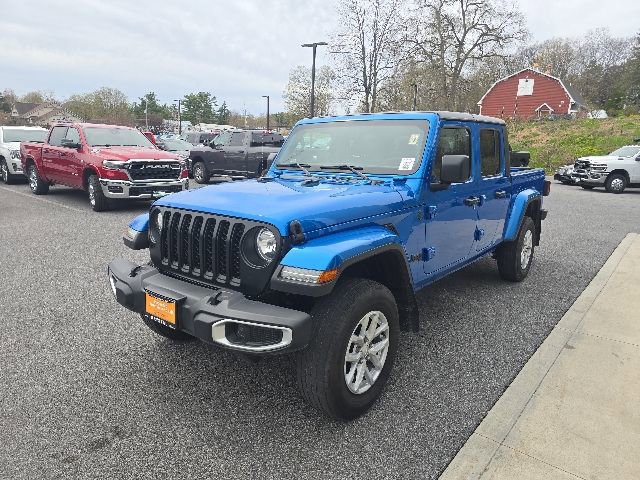 Used 2023 Jeep Gladiator Sport AWD/4WD image 3