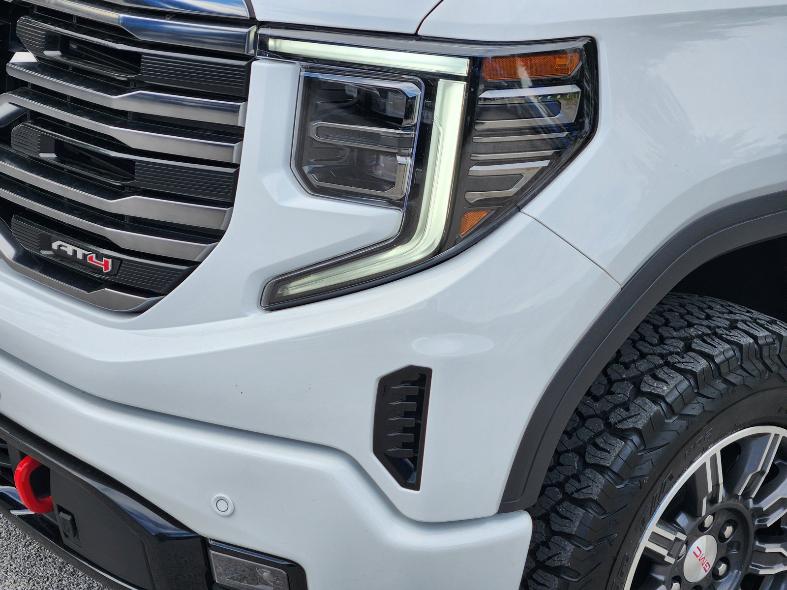 Used 2024 GMC Sierra 1500 AT4 w/ Technology Package AWD/4WD image 28