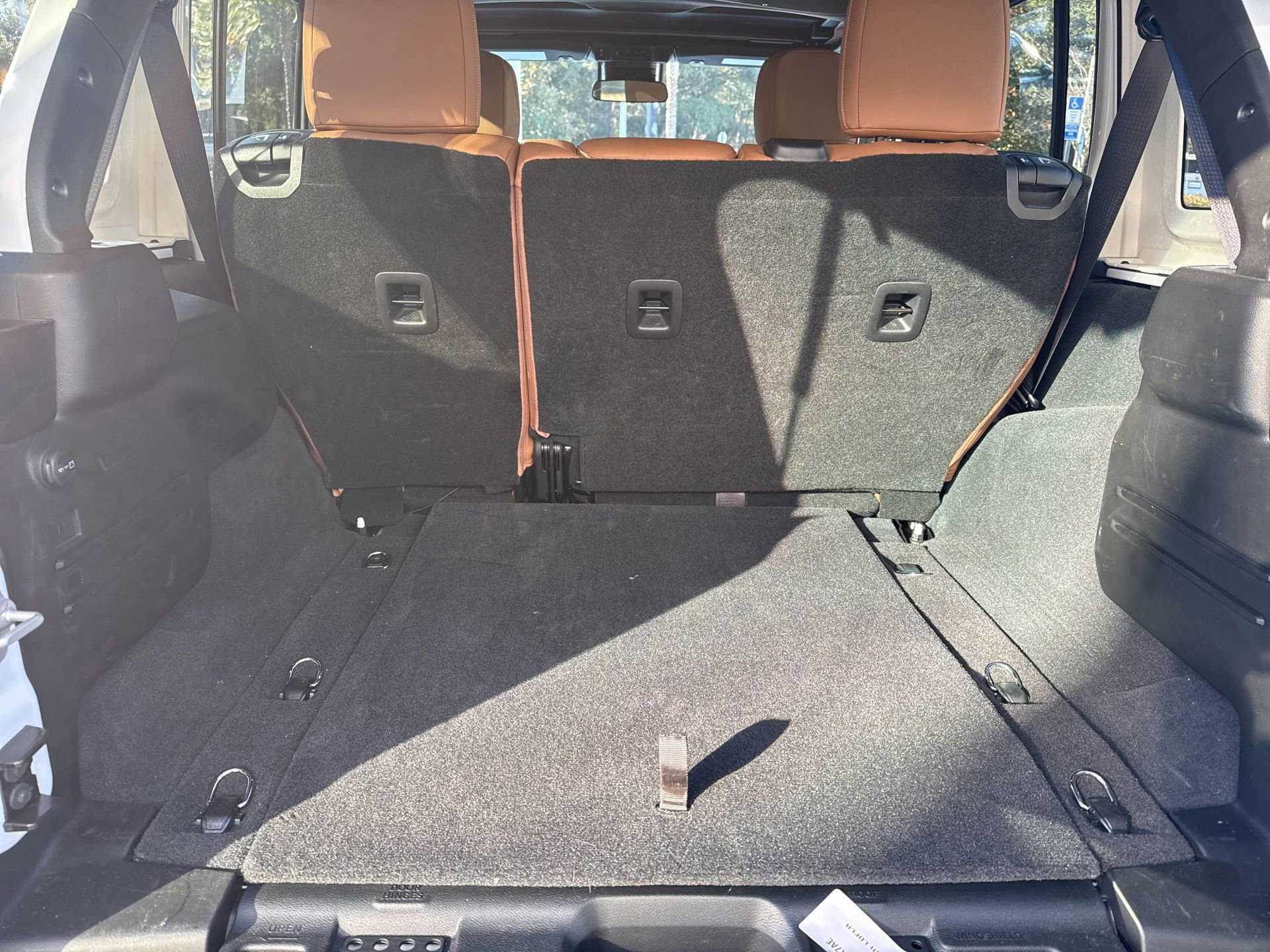 Used 2024 Jeep Wrangler Sahara image 11