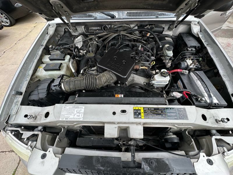 Used 2005 Ford Explorer Sport Trac XLS RWD image 19