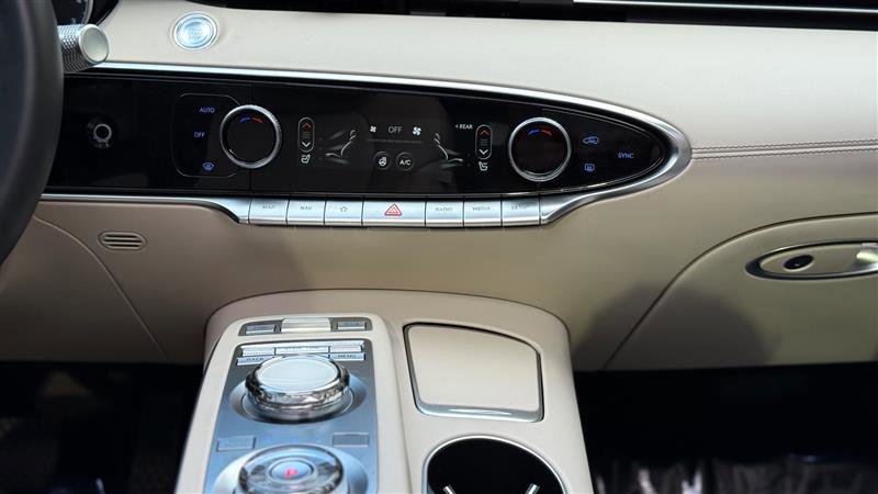 Used 2024 Genesis GV70 2.5T w/ Select Package image 17