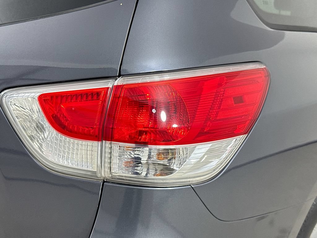 Used 2013 Nissan Pathfinder SL FWD image 34