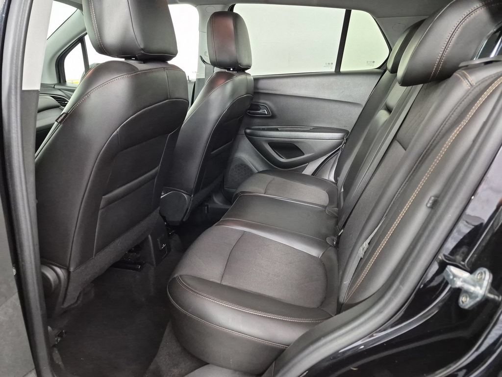 Certified 2022 Chevrolet Trax LT w/ Midnight Edition AWD/4WD image 29
