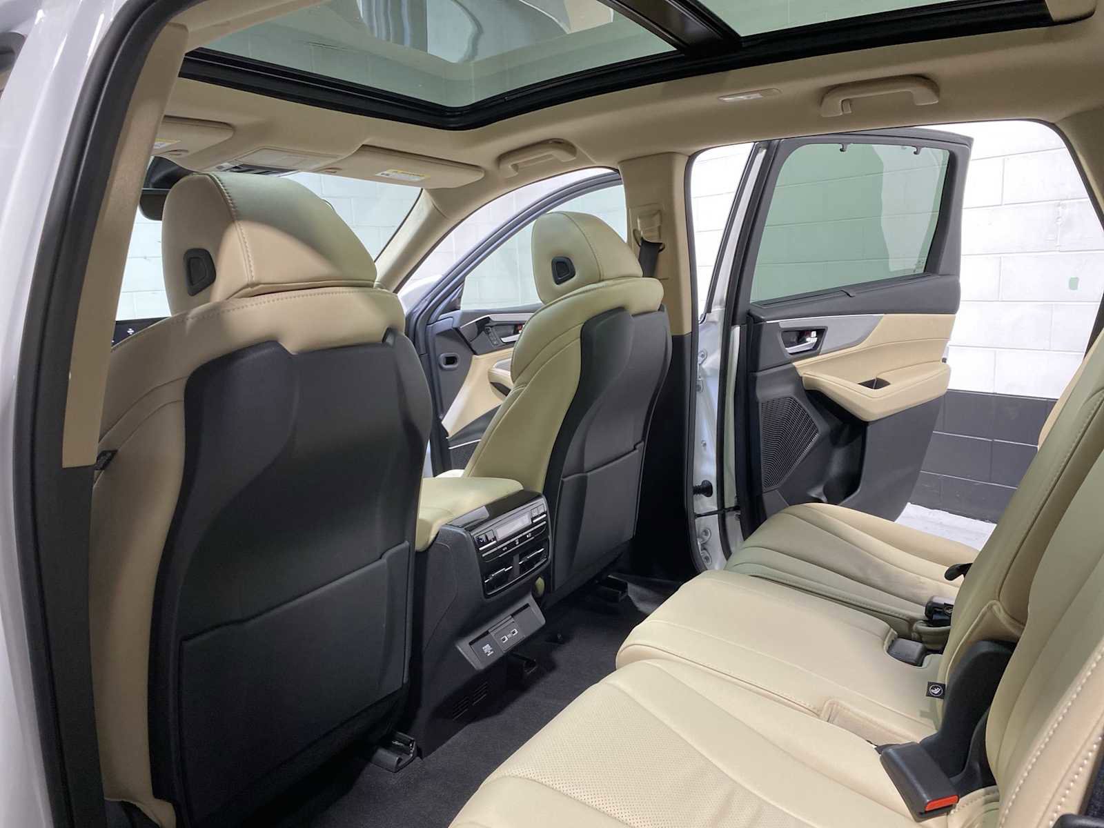 Certified 2023 Acura MDX SH-AWD w/ Technology Package image 12