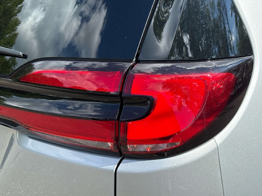 Used 2024 Chrysler Pacifica Limited FWD image 6