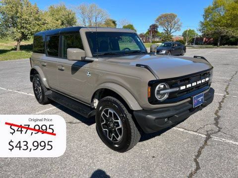 Used 2025 Ford Bronco Outer Banks AWD/4WD image 1
