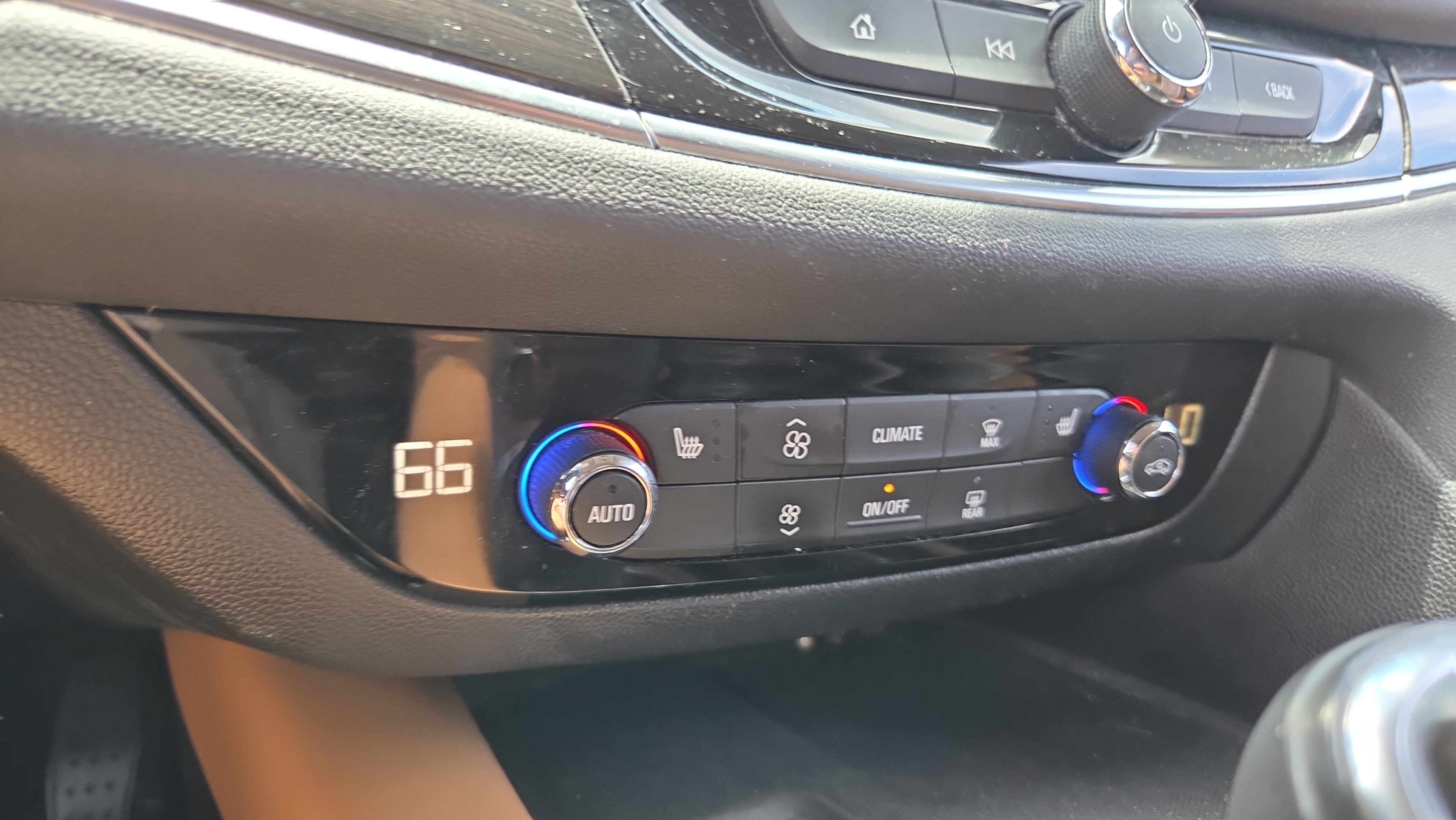 Used 2019 Buick Enclave Essence w/ Trailering Package, 5000 lbs. FWD image 18