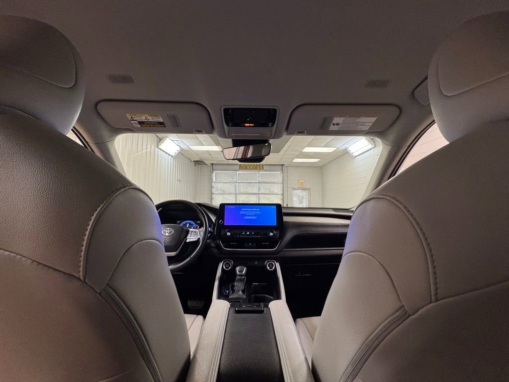 Used 2024 Toyota Grand Highlander AWD image 19