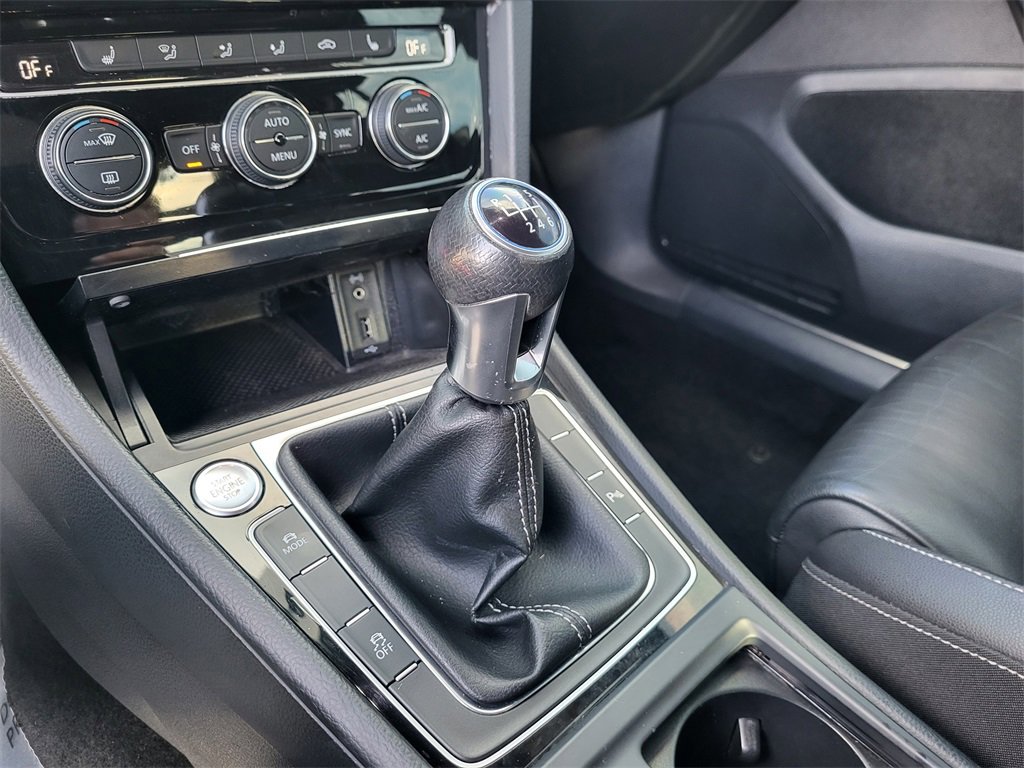 Used 2017 Volkswagen Golf R 4-Door image 13