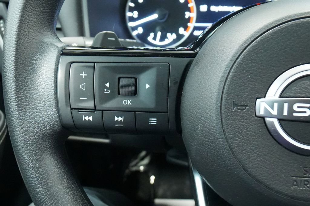 Used 2023 Nissan Rogue SV image 34