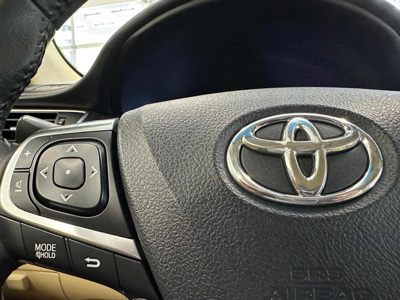 Used 2015 Toyota Camry XLE w/ Moonroof Package image 32