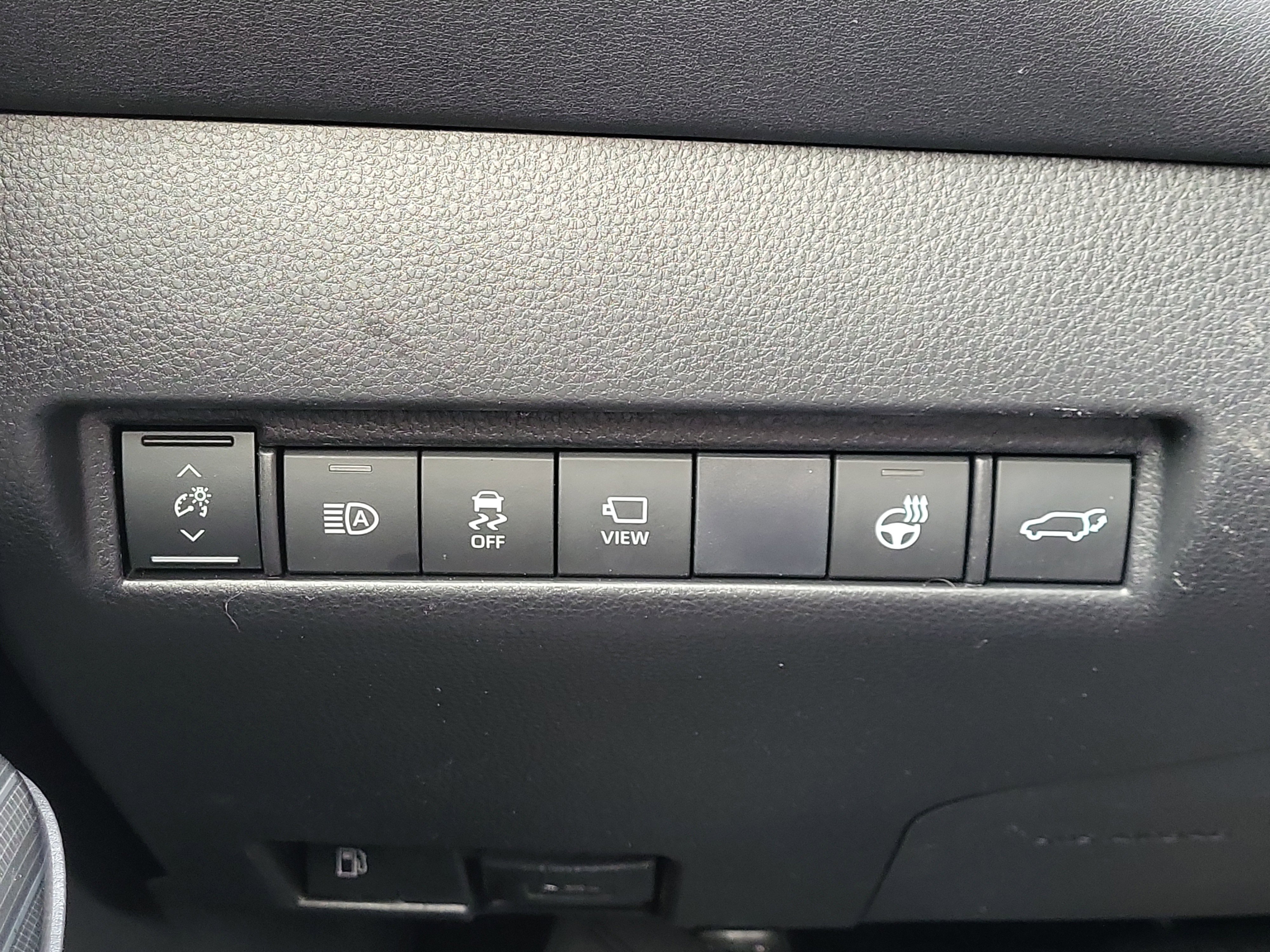 Used 2021 Toyota Venza LE image 30