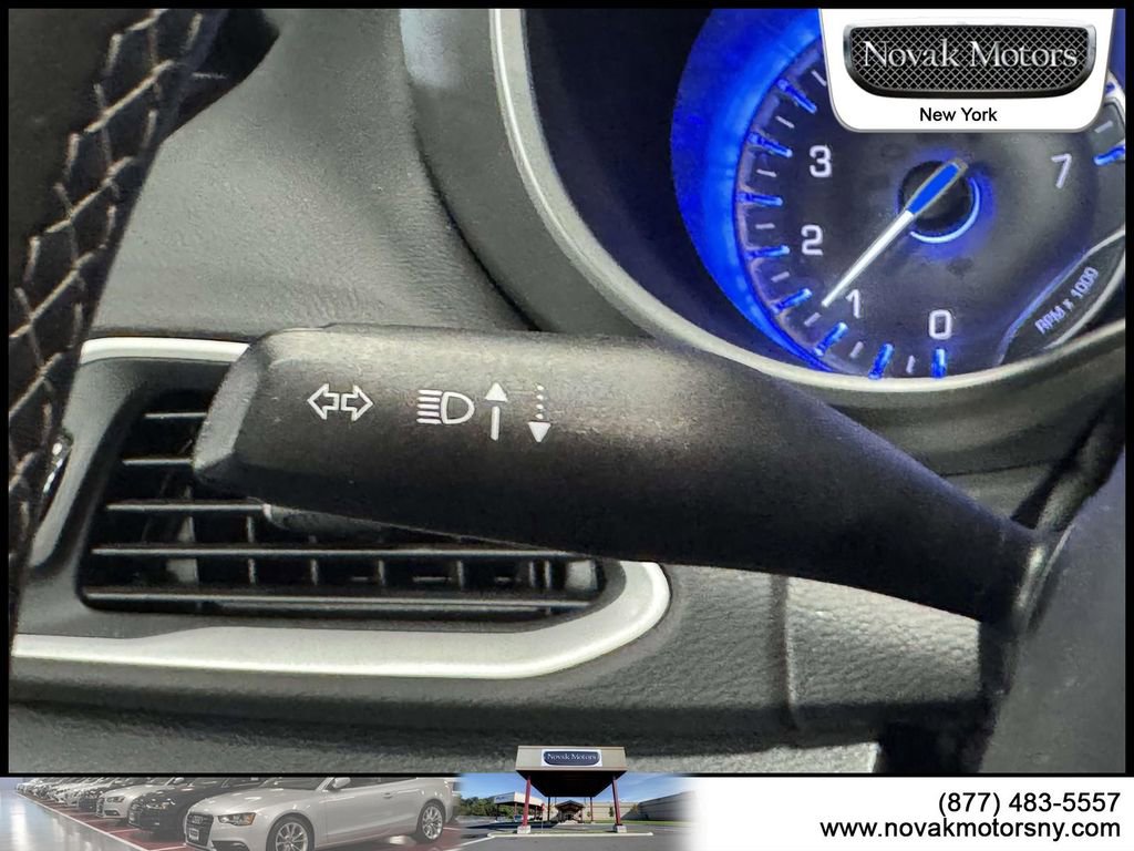 Used 2025 Chrysler Pacifica Select image 21