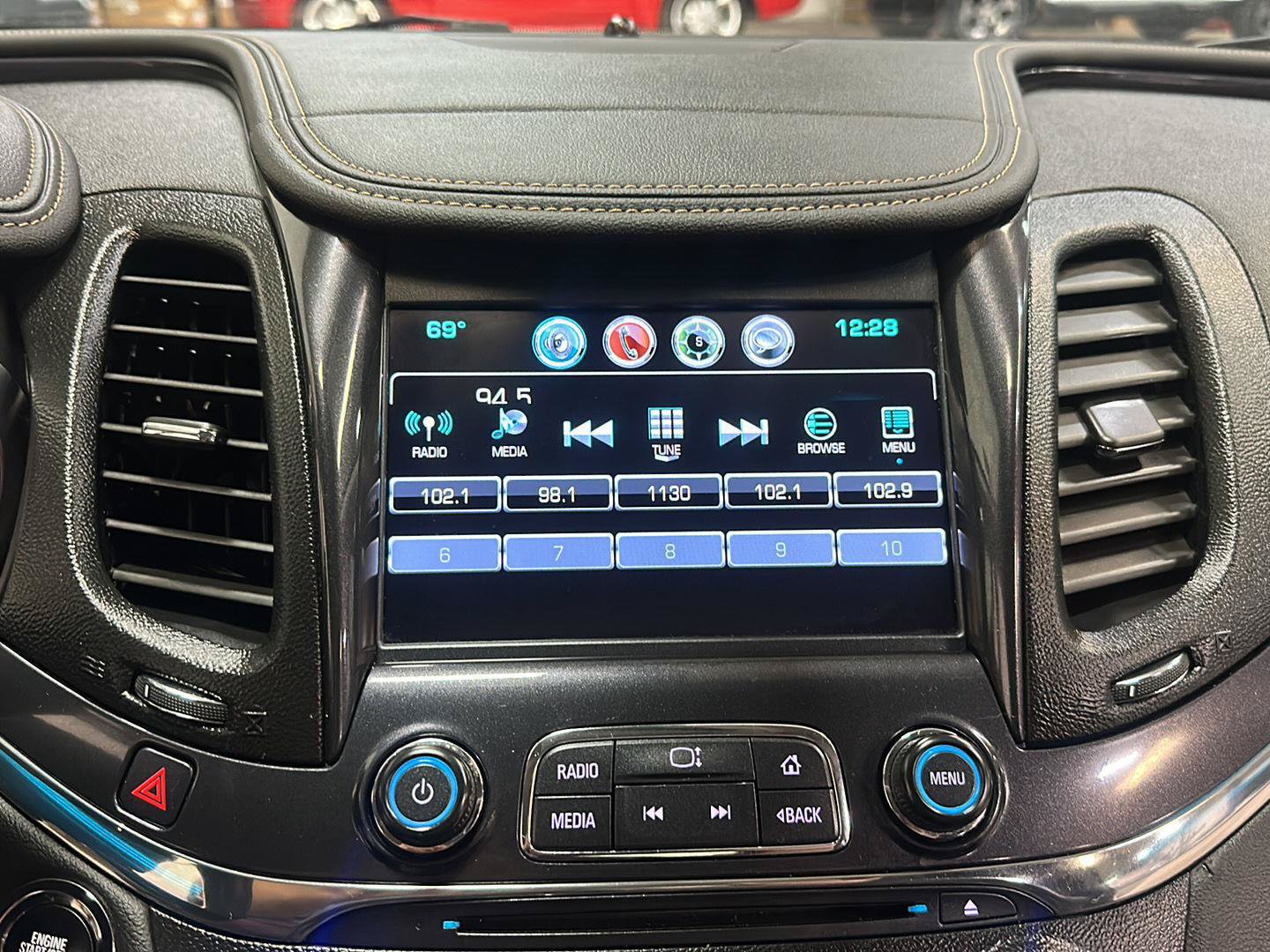 Used 2018 Chevrolet Impala Premier FWD image 19