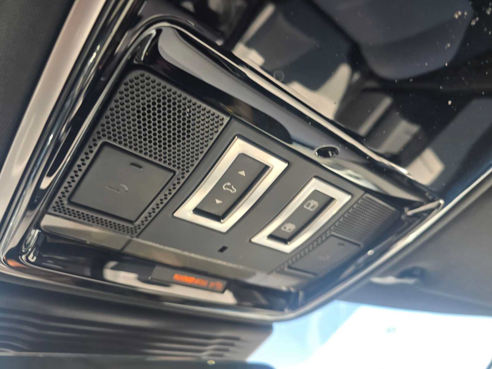 Used 2026 Land Rover Range Rover Velar Dynamic SE AWD/4WD image 34