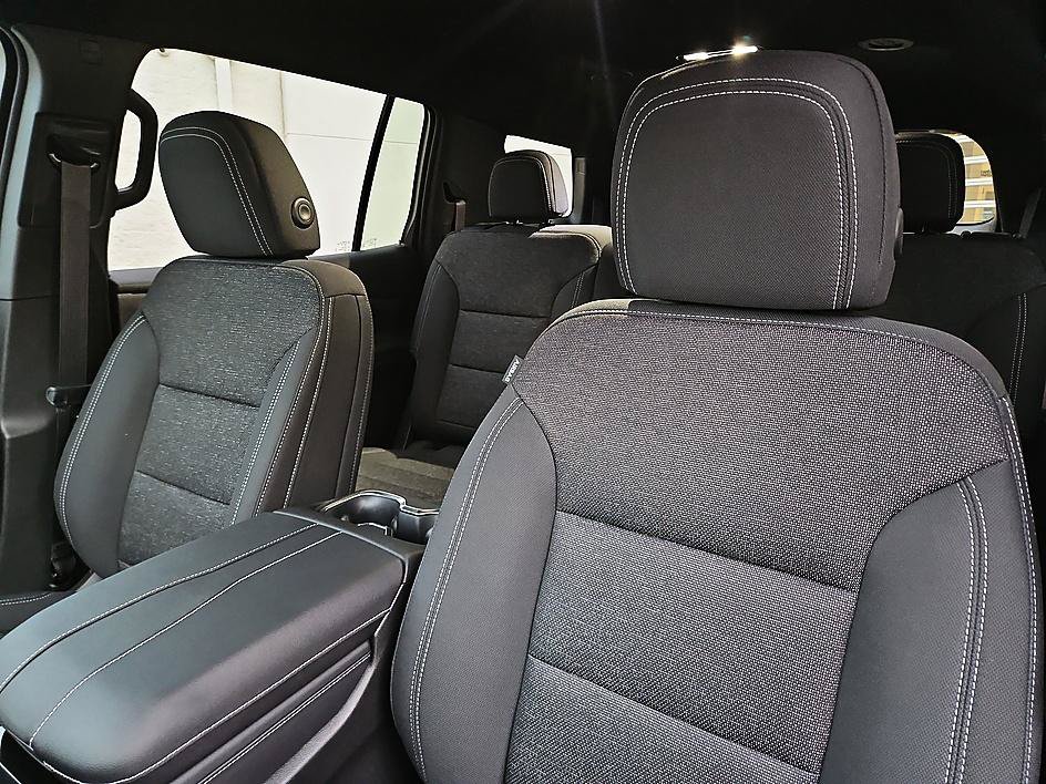 New 2027 Chevrolet Traverse LT FWD image 16