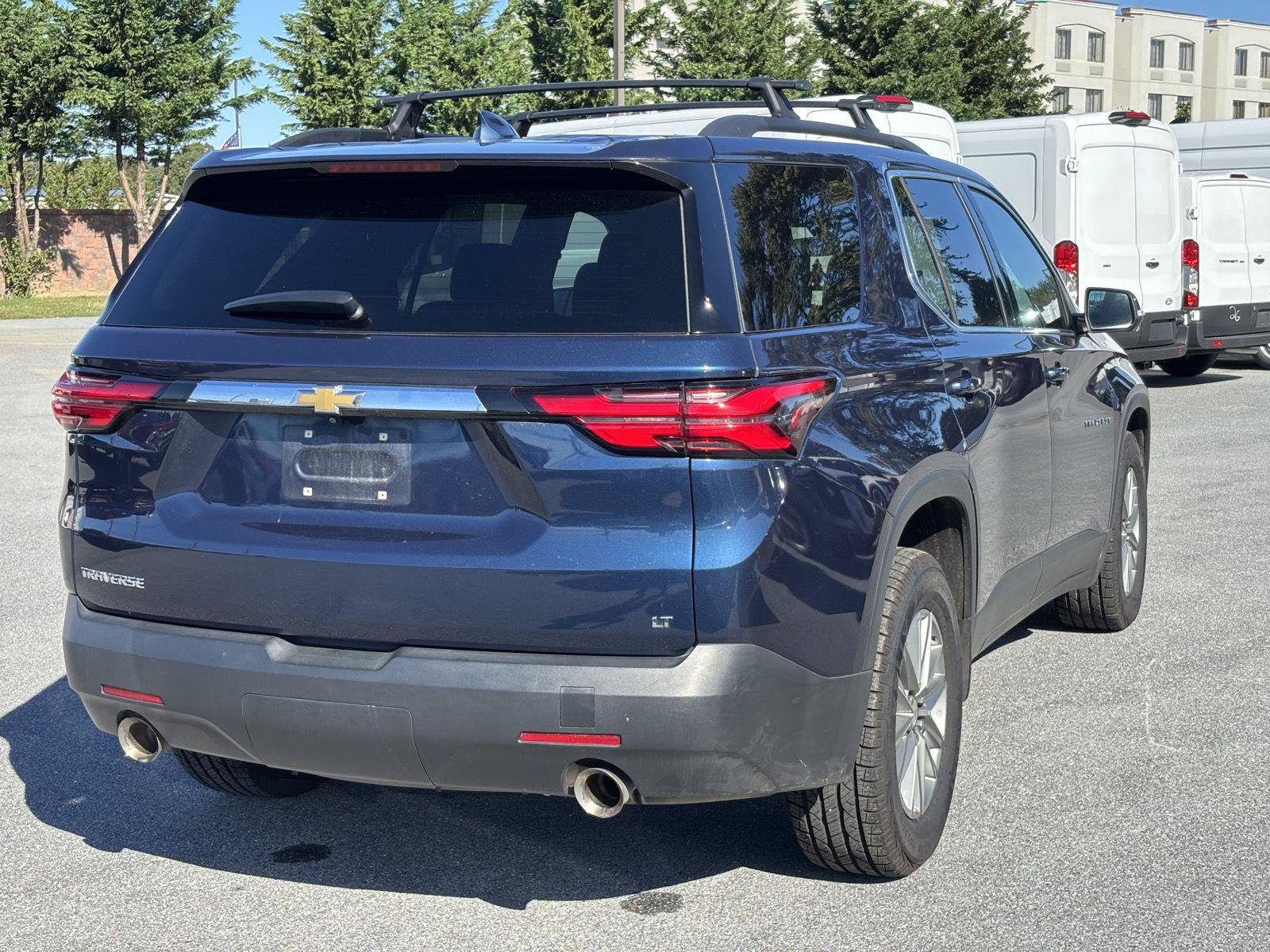 Used 2023 Chevrolet Traverse LT FWD image 3