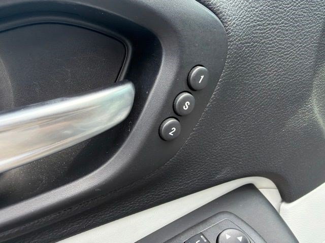 Used 2022 Jeep Cherokee Limited AWD/4WD image 13