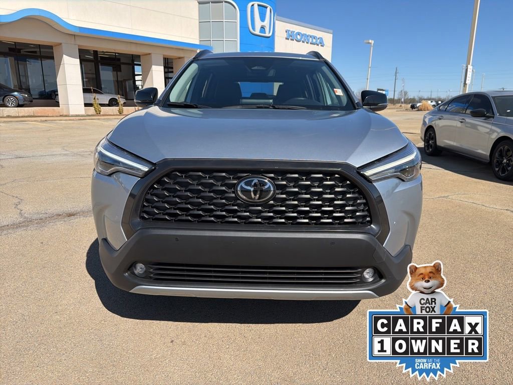 Used 2025 Toyota Corolla Cross XLE image 2