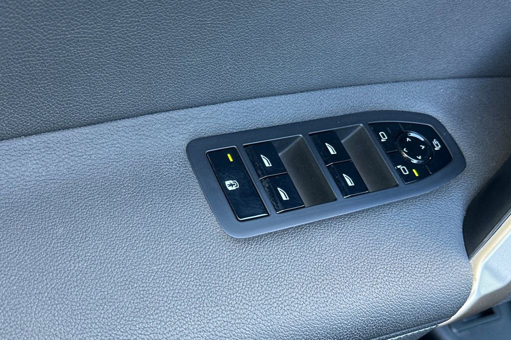 Used 2023 BMW iX xDrive50 w/ Premium Package image 11