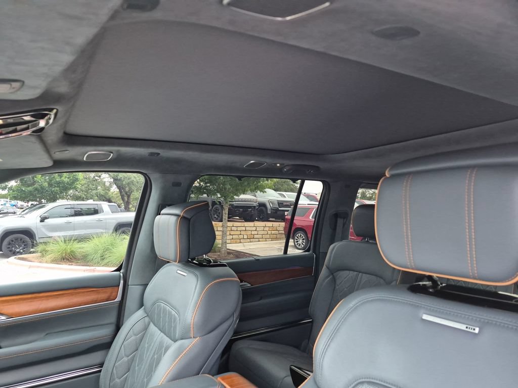 Used 2024 Jeep Grand Wagoneer Series III AWD/4WD image 32