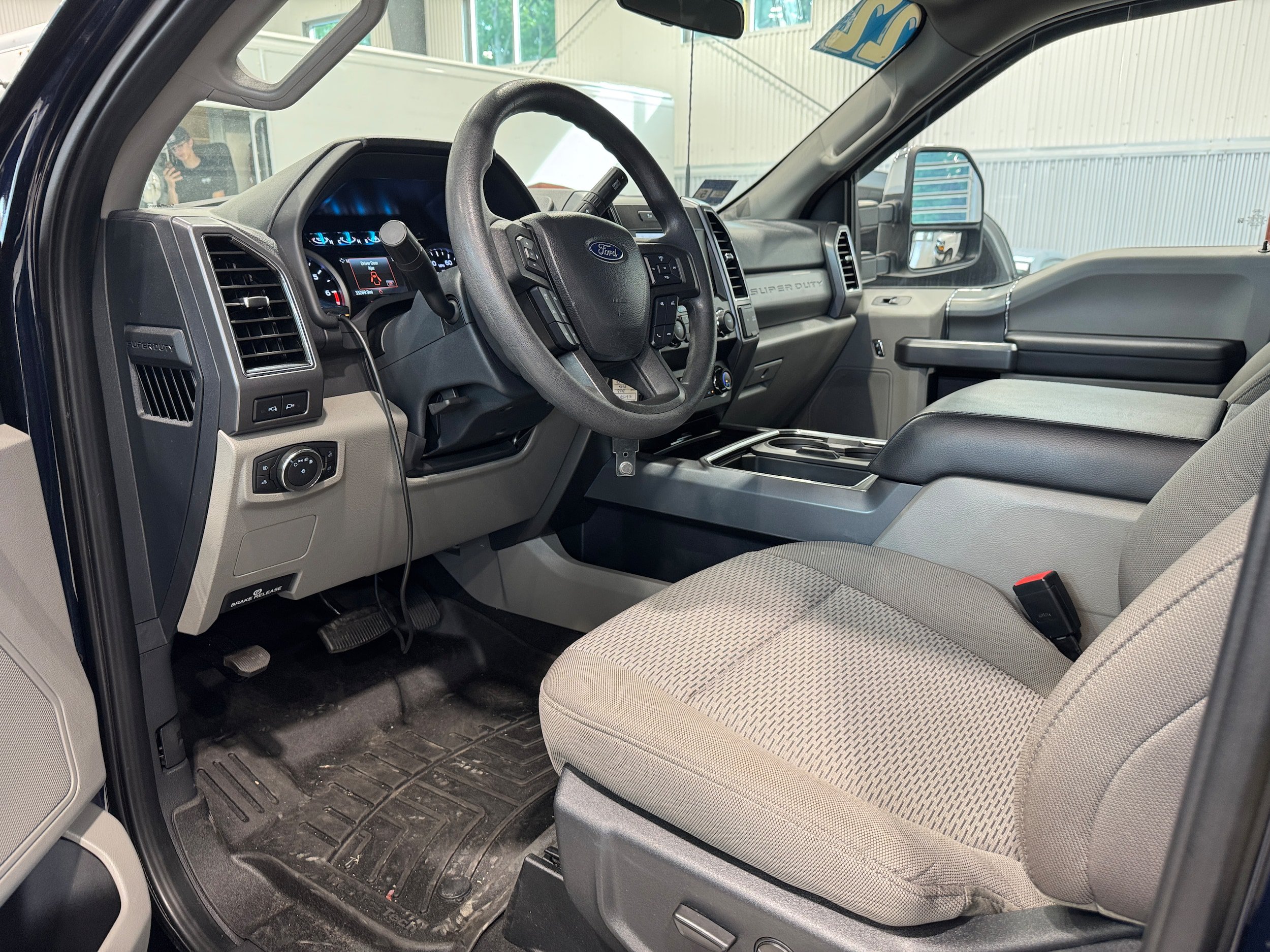 Used 2022 Ford F350 XLT w/ XLT Premium Package AWD/4WD image 14