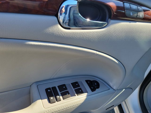 Used 2011 Buick Lucerne CXL image 24