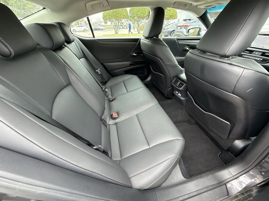 Used 2025 Lexus ES 350 w/ Premium Package FWD image 17