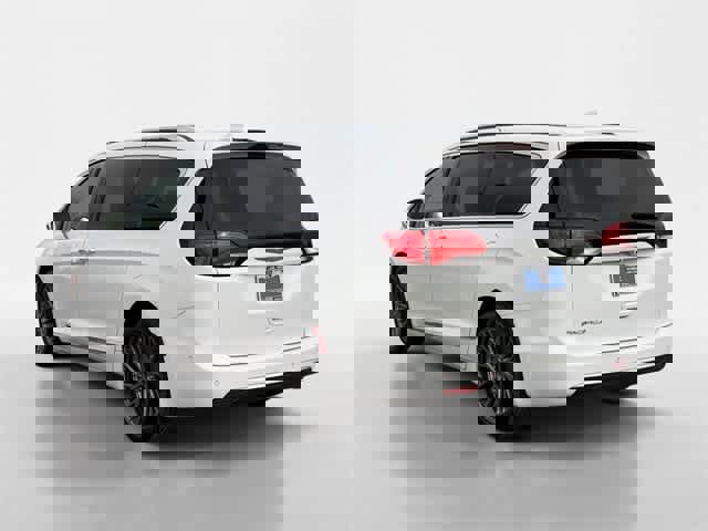 Used 2017 Chrysler Pacifica Limited w/ UConnect Theater Package image 3