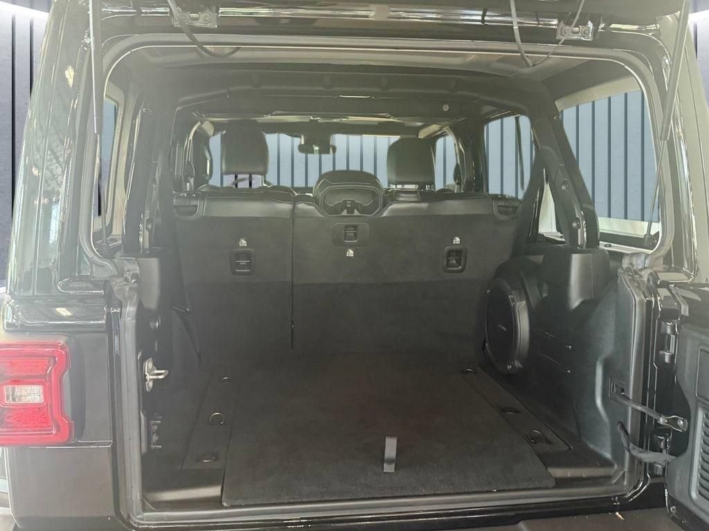 Used 2022 Jeep Wrangler Unlimited Sahara AWD/4WD image 9