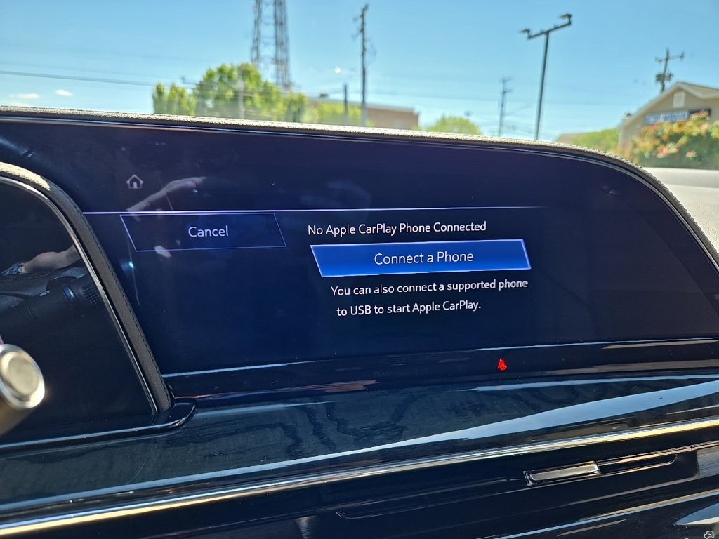 Used 2024 Cadillac Escalade Premium Luxury AWD/4WD image 31