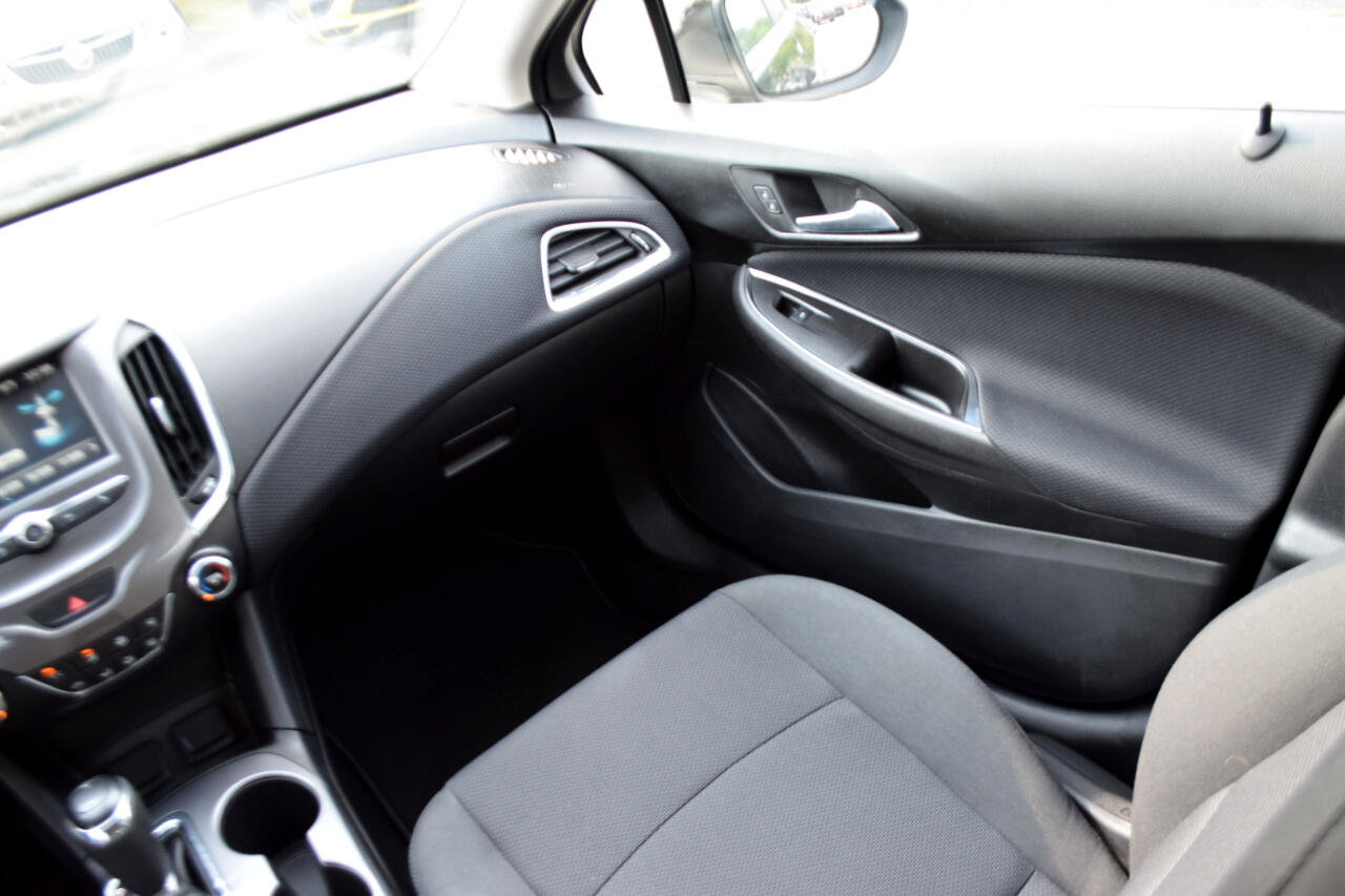 Used 2017 Chevrolet Cruze LT image 12