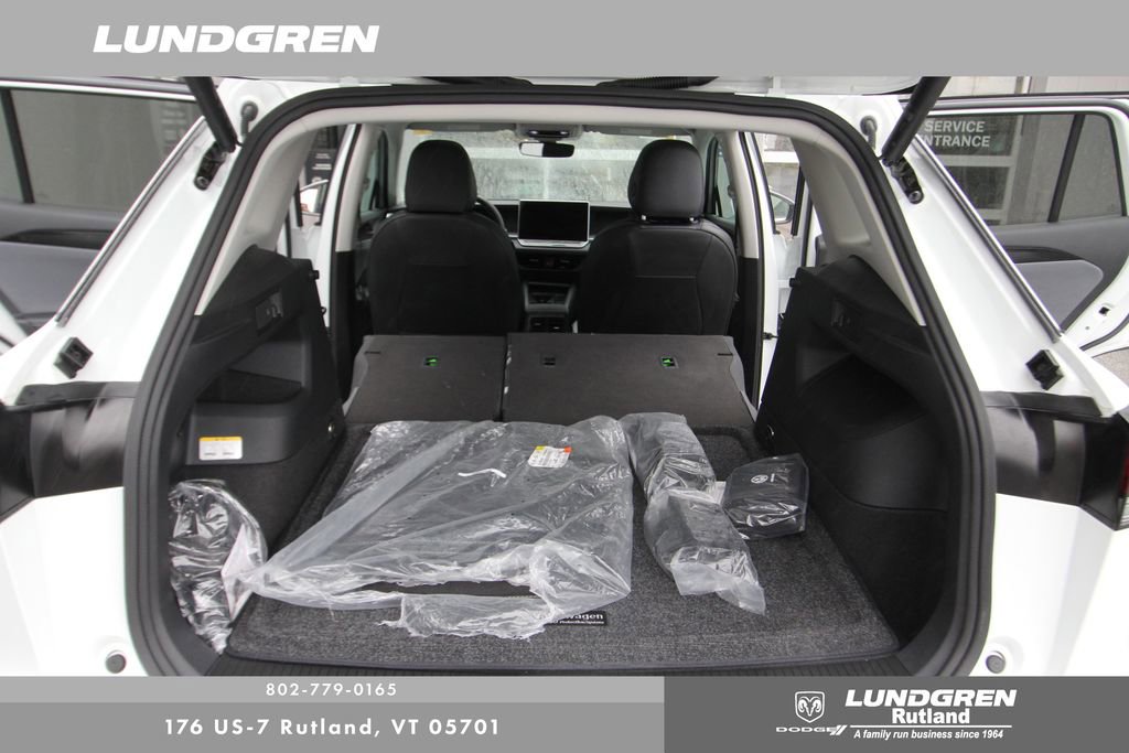 Used 2025 Volkswagen Tiguan SE w/ Panoramic Sunroof Package AWD/4WD image 23
