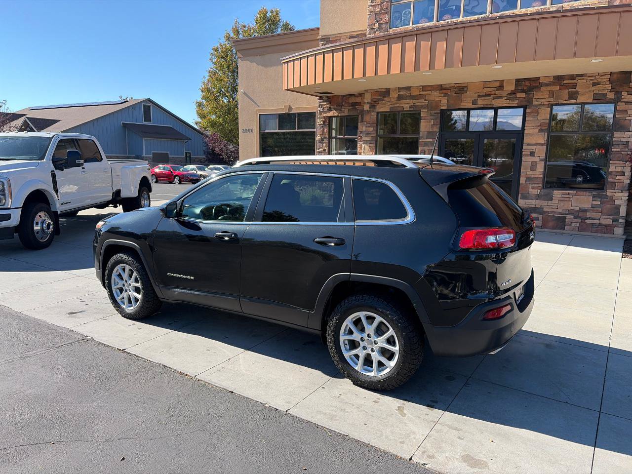 Used 2016 Jeep Cherokee Latitude w/ Cold Weather Group AWD/4WD image 22