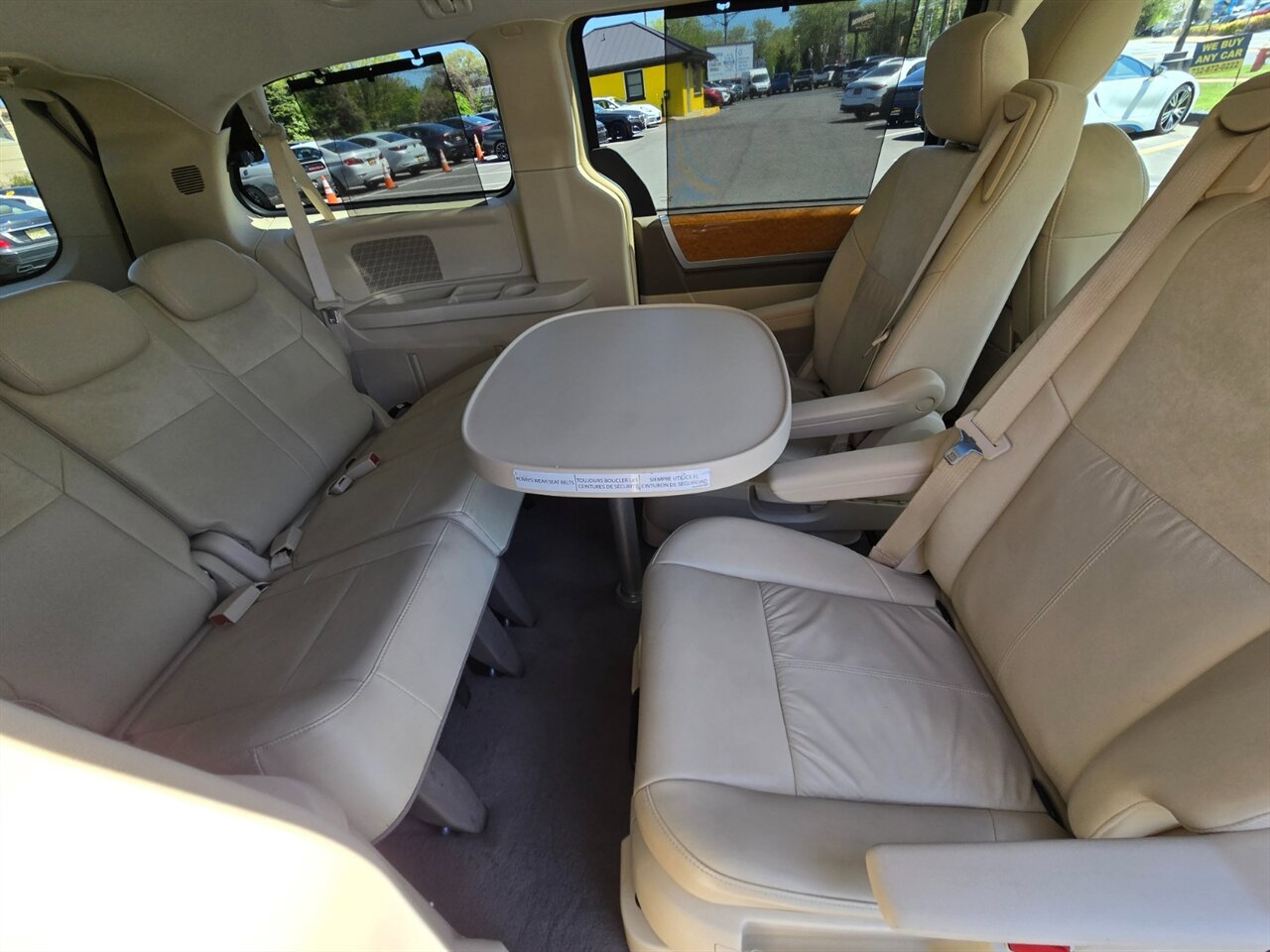 Used 2008 Chrysler Town & Country Limited w/ Trailer Tow Group image 16