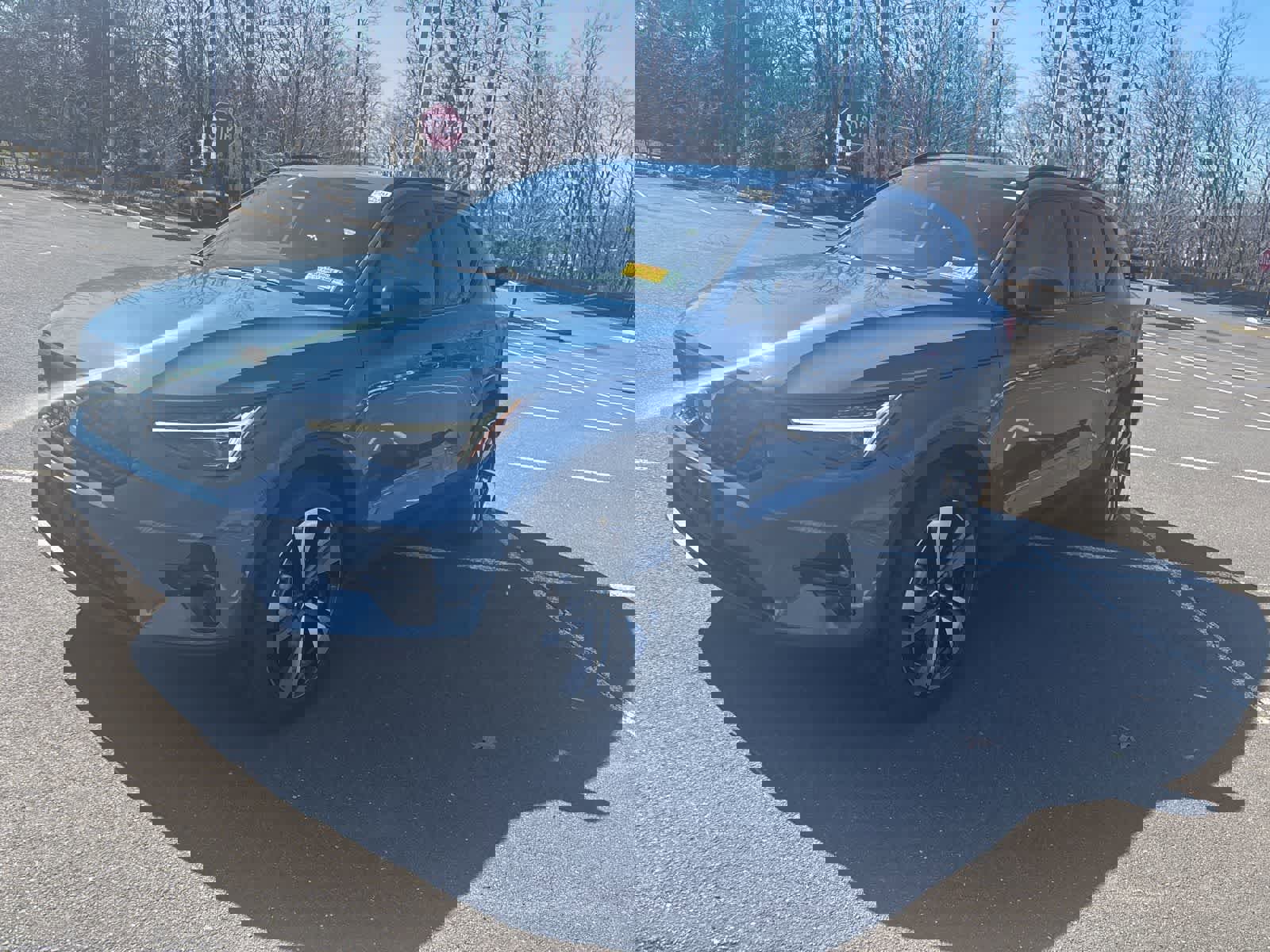 Used 2025 Volvo XC40 B5 Ultra w/ Climate Package image 1