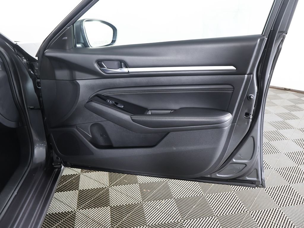 Used 2021 Nissan Altima 2.5 SV FWD image 18