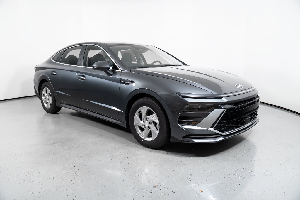 New 2026 Hyundai Sonata SE FWD image 2