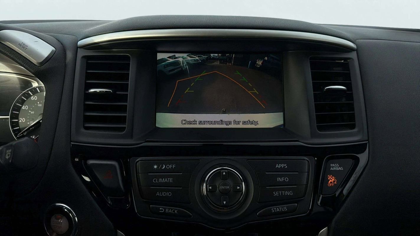 Used 2017 Nissan Pathfinder SV image 10