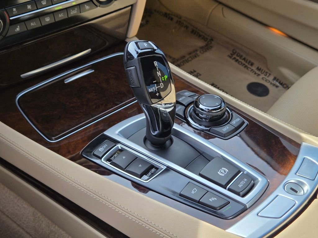 Used 2013 BMW 750Li image 24