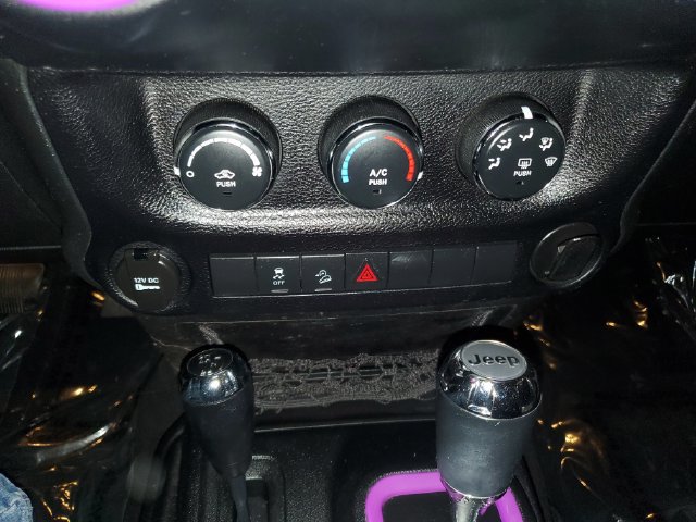 Used 2013 Jeep Wrangler Sport w/ Connectivity Group AWD/4WD image 20