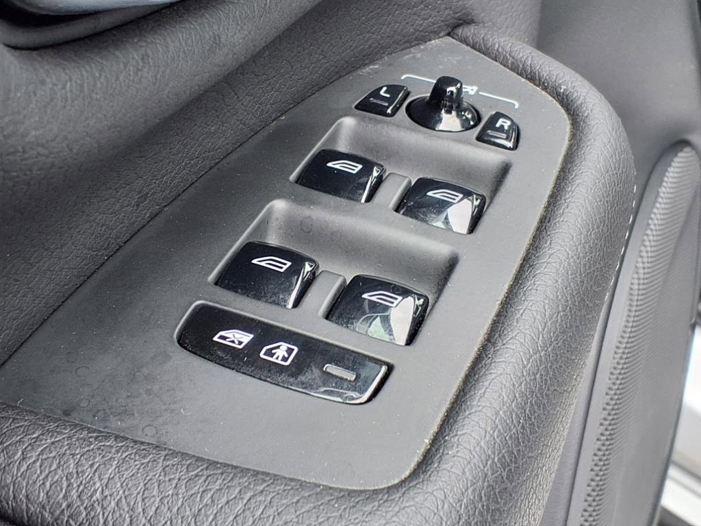 Used 2022 Volvo XC90 T6 Momentum image 13
