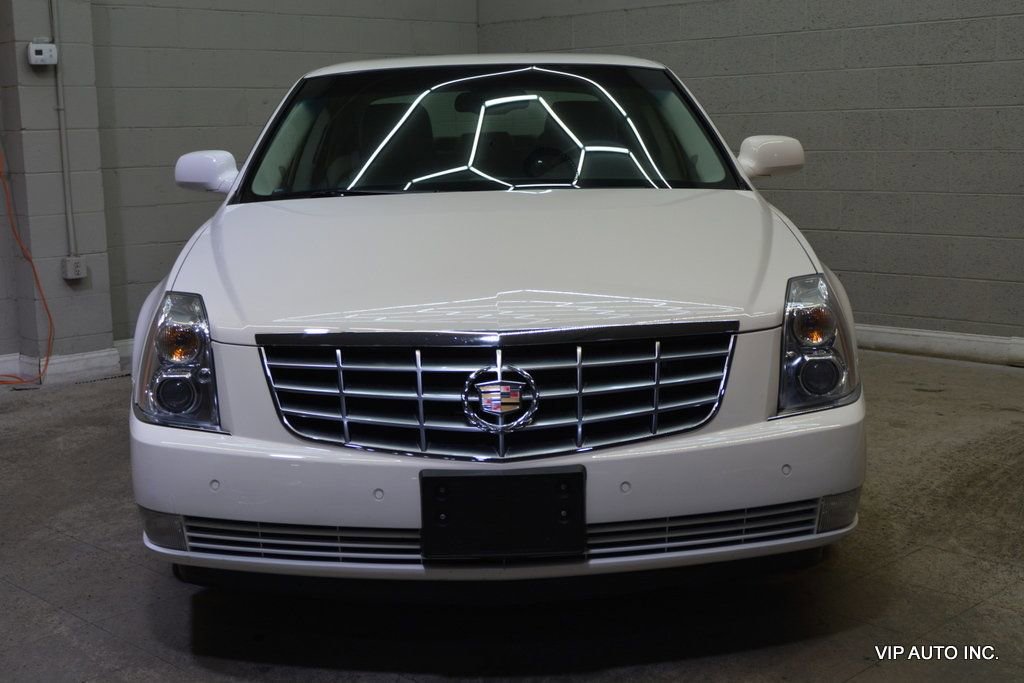 Used 2009 Cadillac DTS w/ Trunk Convenience Package FWD image 5