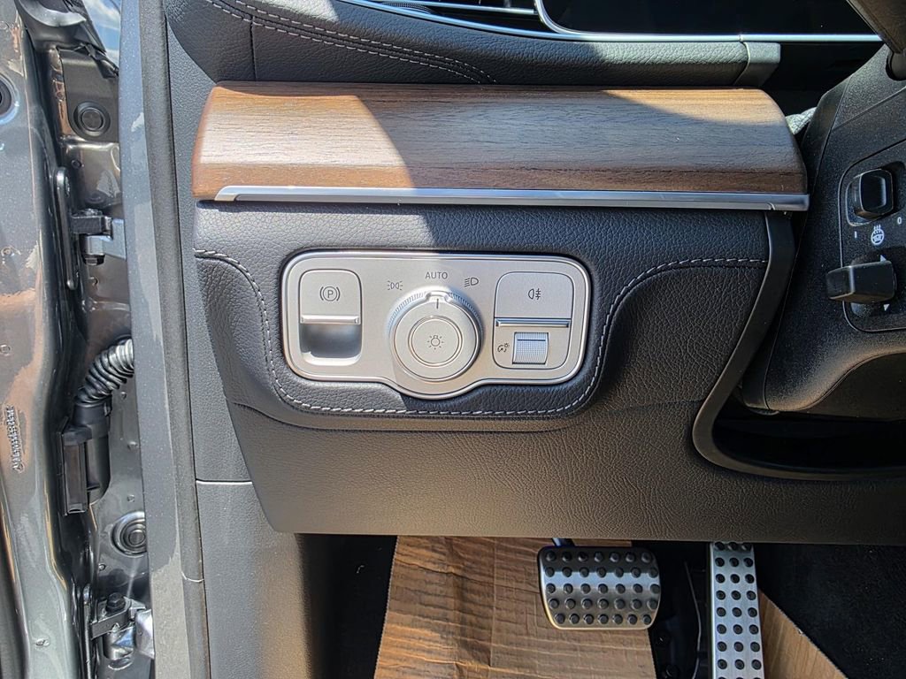 New 2026 Mercedes-Benz GLS 580 4MATIC image 15