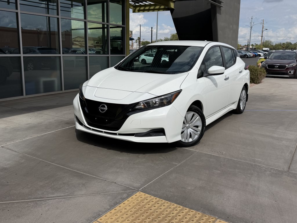 Used 2025 Nissan Leaf S FWD image 2