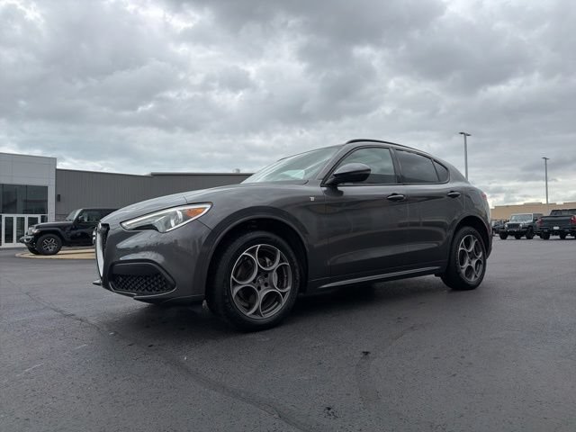 Used 2022 Alfa Romeo Stelvio Ti w/ Active Assist Plus Package AWD/4WD image 3